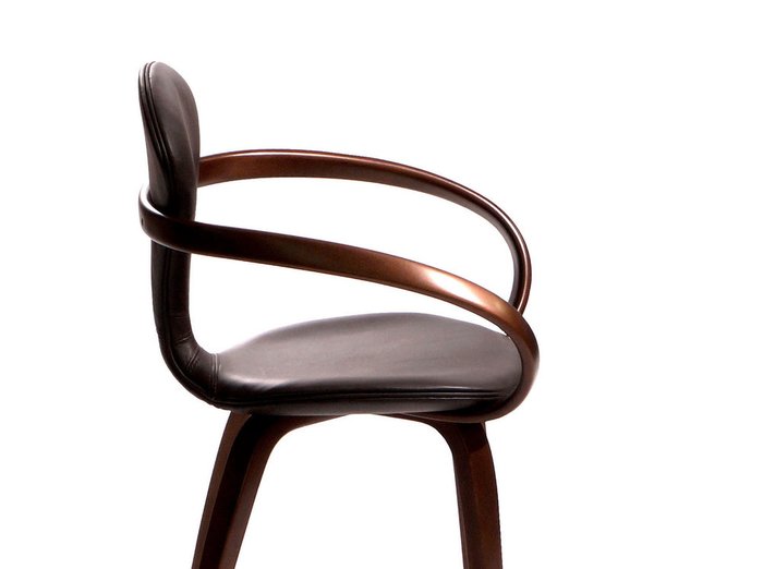 Обеденный стул Apriori N с обивкой сиденья из натуральной кожи и каркасом цвета ореха - лучшие Обеденные стулья в INMYROOM