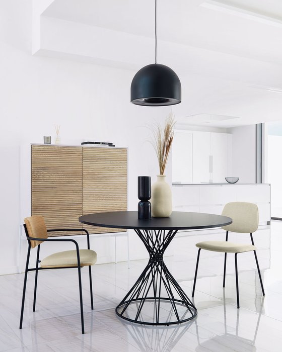 Обеденный стол Niut черного цвета - купить Обеденные столы по цене 138990.0