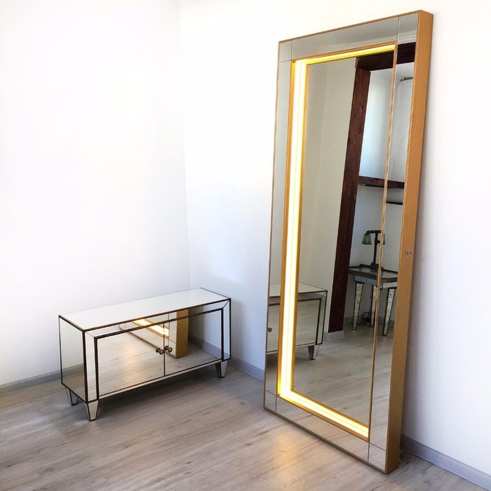 Зеркало с подсветкой "Grand Irresistibility" - лучшие Напольные зеркала в INMYROOM