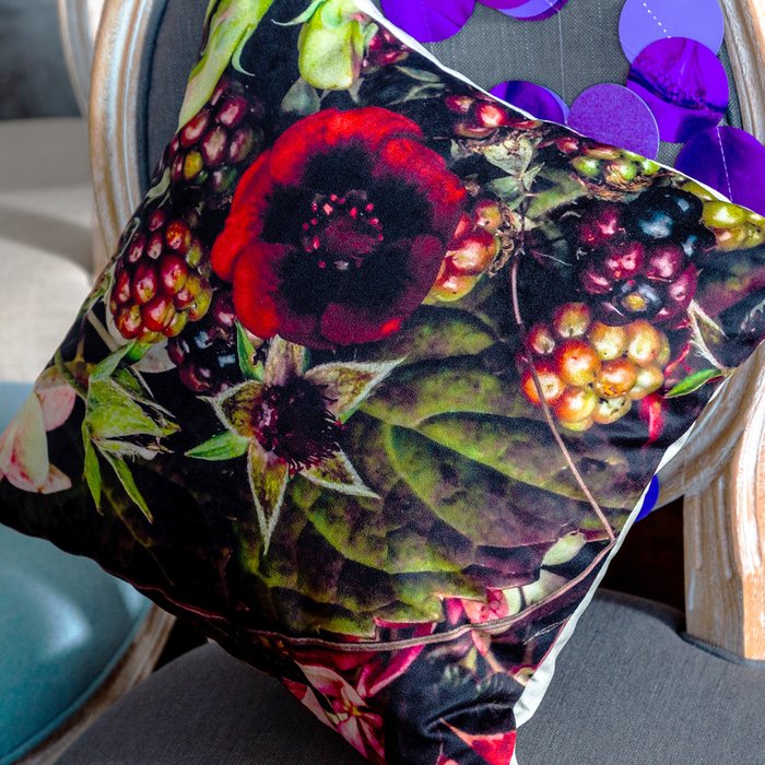 Декоративная подушка Flame Scarlet с чехлом  - купить Декоративные подушки по цене 2000.0