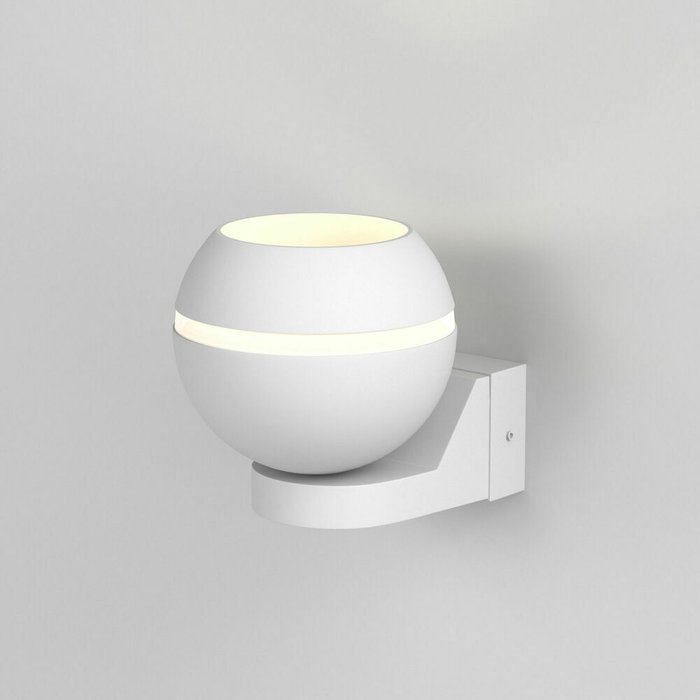 Настенный светильник Cosmo белого цвета - купить Бра и настенные светильники по цене 2300.0