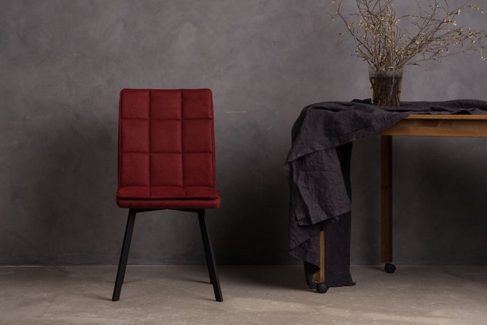 Стул Taurus бордового цвета с черными ножками - лучшие Обеденные стулья в INMYROOM