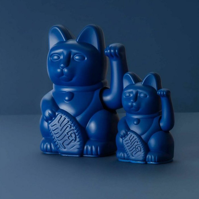Декоративная фигурка-статуэтка Lucky Cat Mini темно-синего цвета - лучшие Фигуры и статуэтки в INMYROOM