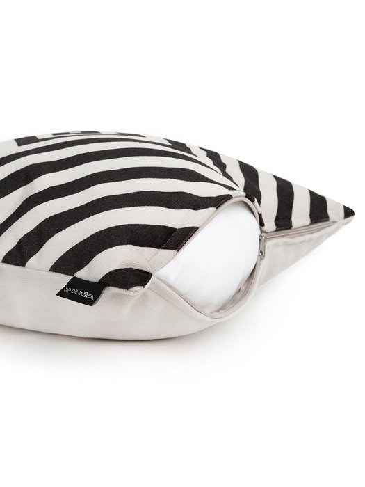Декоративная подушка Labirint черно-белого цвета 45х45 - купить Декоративные подушки по цене 1368.0