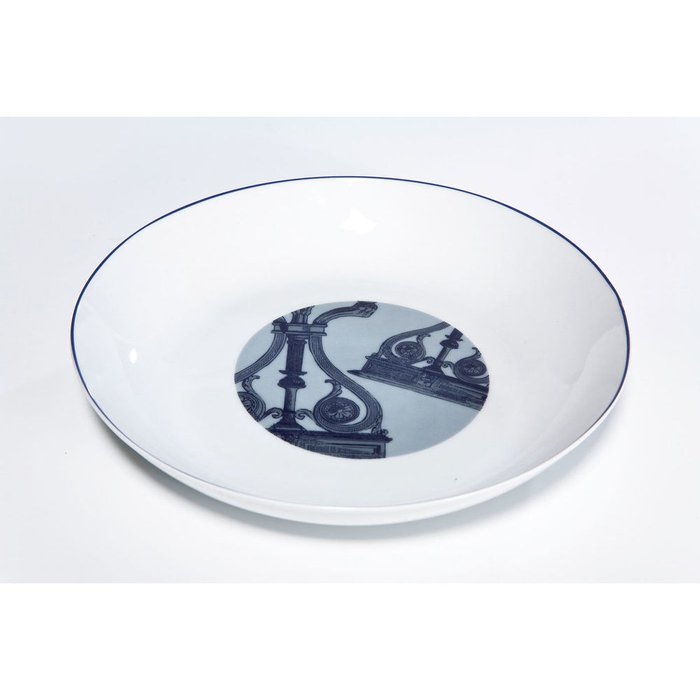 Набор из двух тарелок Barock бело-синего цвета - лучшие Тарелки в INMYROOM