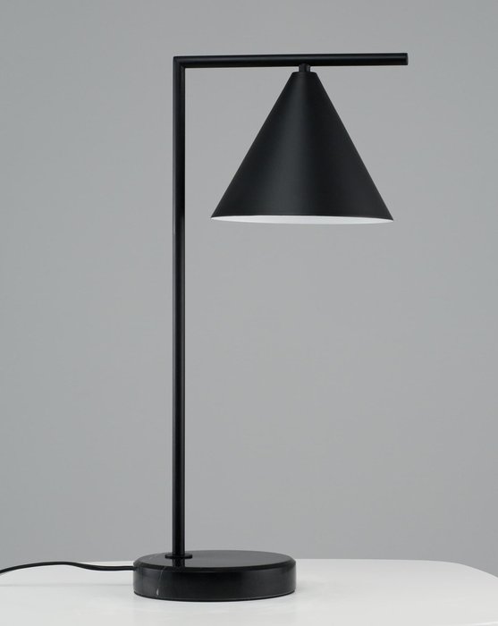 Настольная лампа Omaha черного цвета - купить Настольные лампы по цене 8491.0