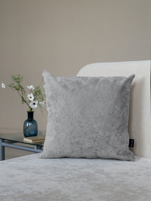 Декоративная подушка Opera 45х45 серого цвета - лучшие Декоративные подушки в INMYROOM