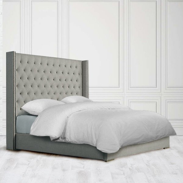 Кровать Clovis из массива с обивкой серого цвета 180х200