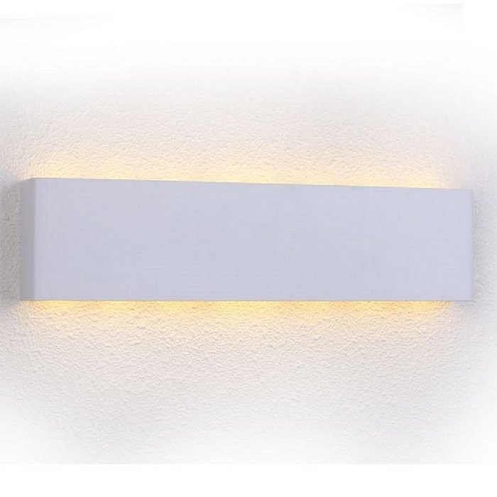 Настенный светильник CLT белого цвета
