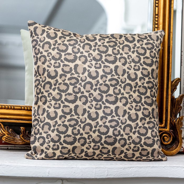 Интерьерная подушка Леопард бежевого цвета - купить Декоративные подушки по цене 2000.0