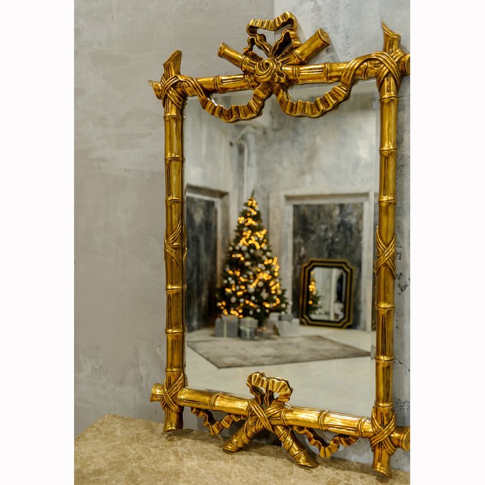 Настенное зеркало Феличе в раме золотого цвета - лучшие Настенные зеркала в INMYROOM