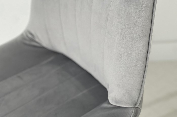 Стул Лари серого цвета с белыми ножками - лучшие Обеденные стулья в INMYROOM