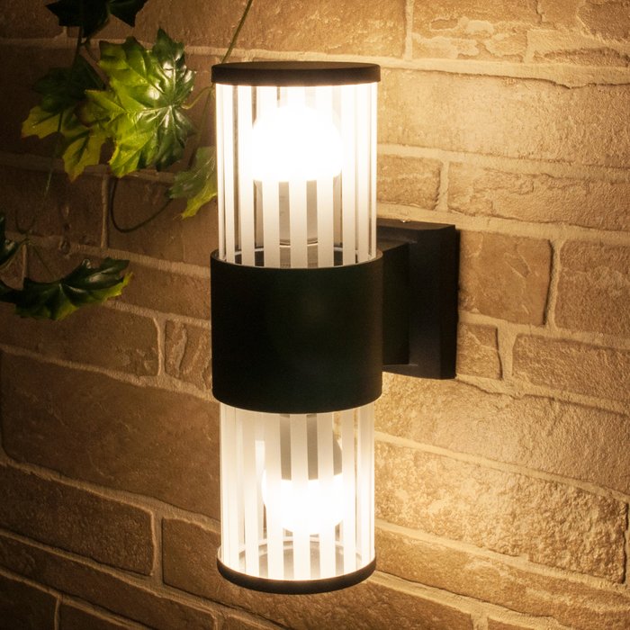 Настенный уличный светильник Strip черного цвета - лучшие Настенные уличные светильники в INMYROOM