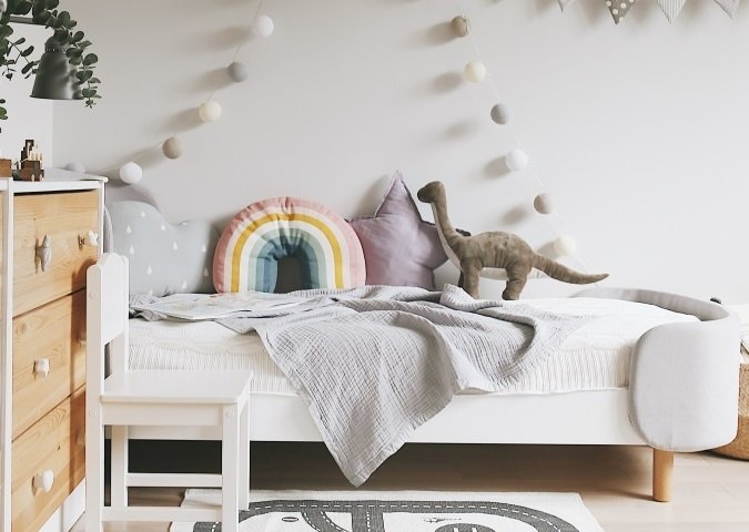 Кровать Kidi Soft 67х167 бело-серого цвета - лучшие Одноярусные кроватки в INMYROOM