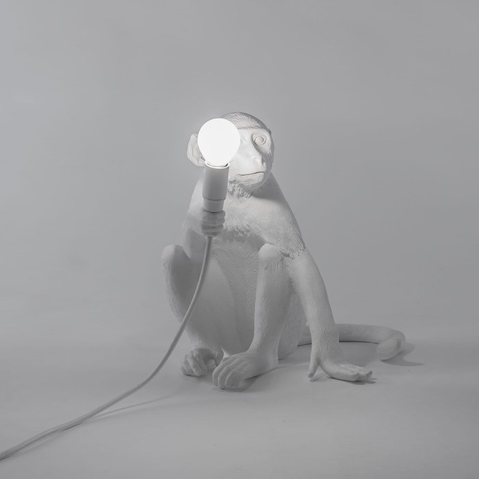 Настольная лампа SelettI Monkey из смолы белого цвета - купить Настольные лампы по цене 25250.0