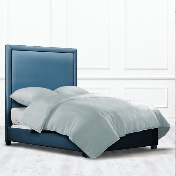 Кровать Stockton из массива с обивкой синего цвета