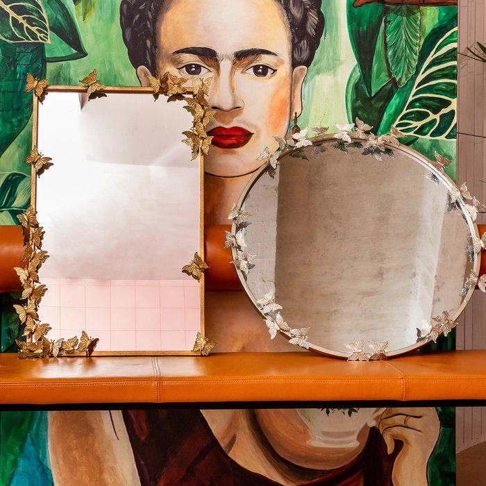 Настенное зеркало Октавия серебряного цвета - купить Настенные зеркала по цене 17500.0