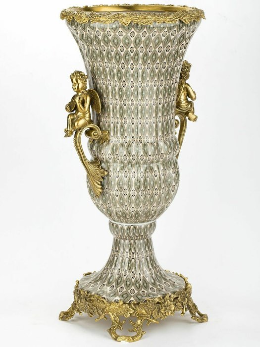 Фарфоровая ваза с ангелами бежево-зеленого цвета - купить Вазы  по цене 42075.0