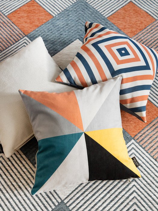 Декоративная подушка Multi с геометричным рисунком - купить Декоративные подушки по цене 649.0