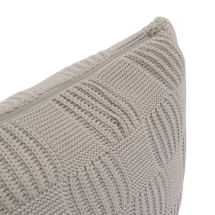 Подушка из хлопка рельефной вязки из коллекции Essential светло-серого цвета - лучшие Декоративные подушки в INMYROOM