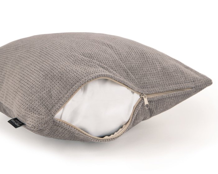 Декоративная подушка Dallas Ash серого цвета - купить Декоративные подушки по цене 799.0