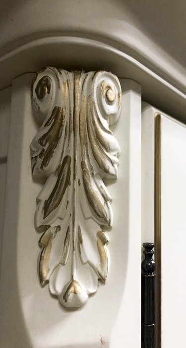 Витрина  Akrata правая с зеркалом белого цвета с эффектом старения - лучшие Шкафы витринные в INMYROOM