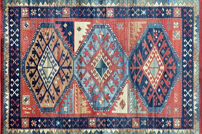 Ковер Antique 200x290 красно-синего цвета