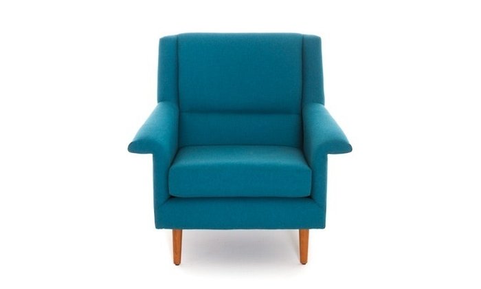Кресло синего цвета на деревянных ножках - купить Интерьерные кресла по цене 58000.0