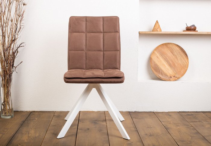 Стул с поворотным механизмом Vela коричневого цвета  - лучшие Обеденные стулья в INMYROOM