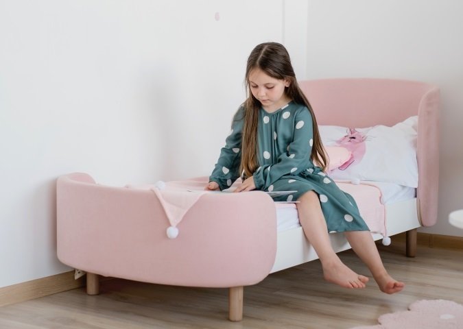 Кровать Kidi Soft 65х163 бело-розового цвета - купить Одноярусные кроватки по цене 28900.0