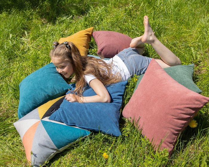 Декоративная подушка Ultra Midnight темно-синего цвета - купить Декоративные подушки по цене 995.0