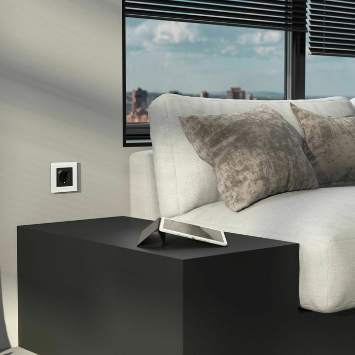 Рамка из стекла на 1 пост Senso белый soft-touch W0013101 - лучшие Розетки в INMYROOM Рамка из стекла на 1 пост Senso белый soft-touch W0013101 - лучшие Розетки в INMYROOM