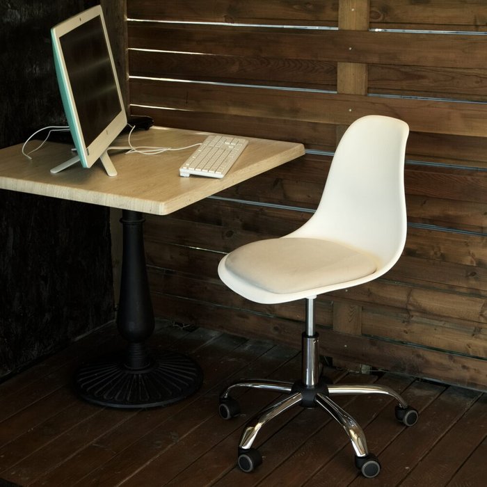 Офисное кресло Смузи Хром бело-бежевого цвета - лучшие Офисные кресла в INMYROOM Офисное кресло Смузи Хром бело-бежевого цвета - лучшие Офисные кресла в INMYROOM