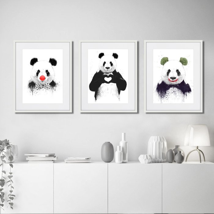 Набор из трех репродукций картин Pandas в деревянной раме Набор из трех репродукций картин Pandas в деревянной раме