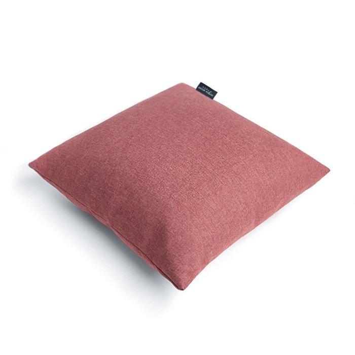 Декоративная подушка кораллового цвета
