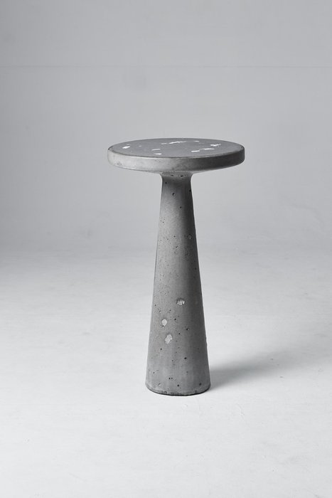 Стол кофейный Introvert серого цвета - купить Кофейные столики по цене 30000.0