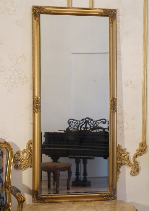Настенное зеркало Antique в раме золотого цвета  - купить Настенные зеркала по цене 12500.0