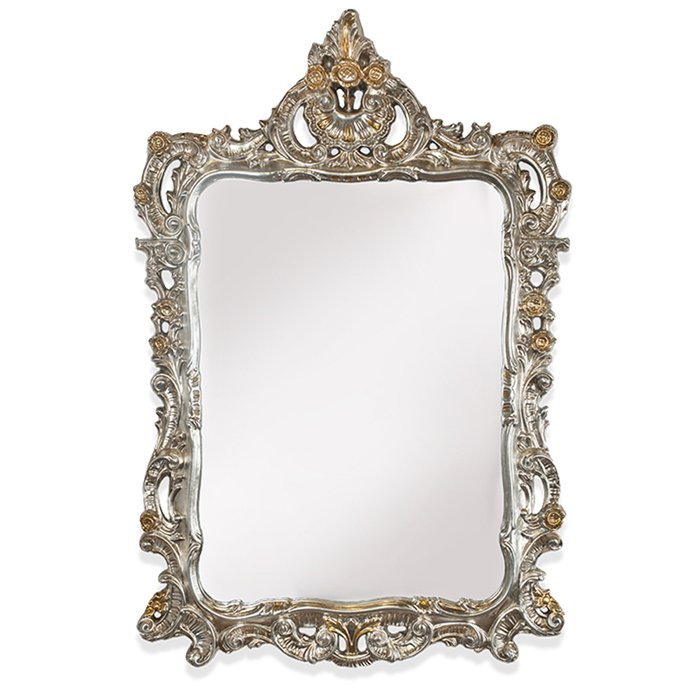 Настенное зеркало в деревянной раме серебристого цвета