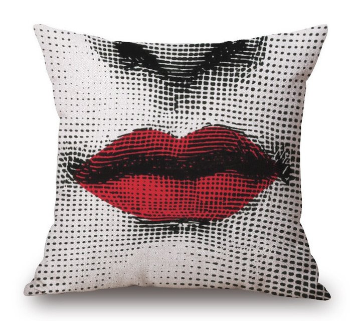 Подушка с портретом Лины Пьеро Форназетти Red Lips