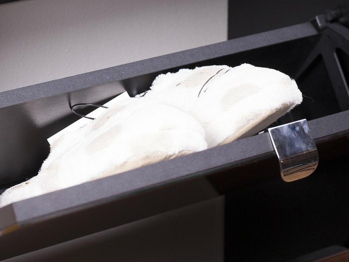 Шкаф для обуви Reggy бело-черного цвета - лучшие Тумбы для обуви высокие в INMYROOM