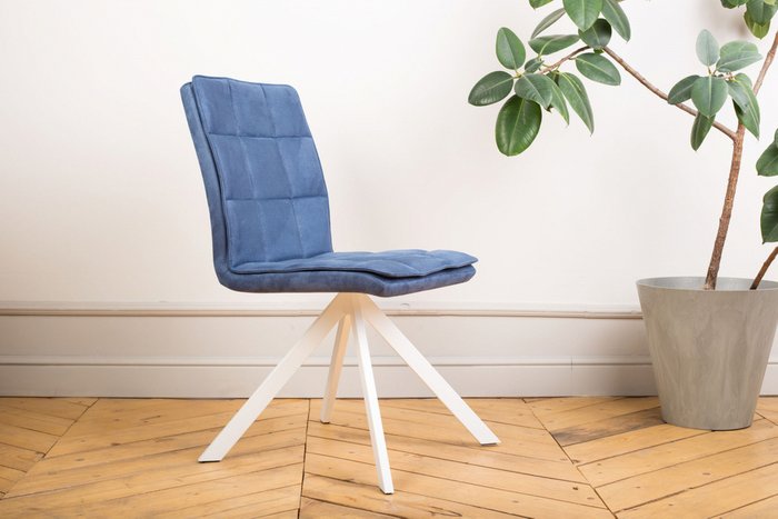 Стул с поворотным механизмом Vela синего цвета  - лучшие Обеденные стулья в INMYROOM