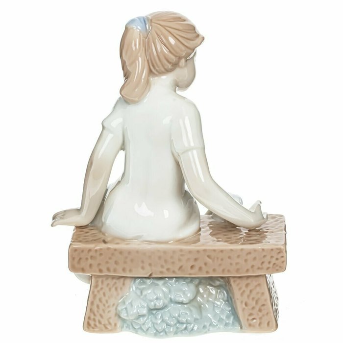 Фигурка декоративная Девочка бело-бежевого цвета - купить Фигуры и статуэтки по цене 3040.0
