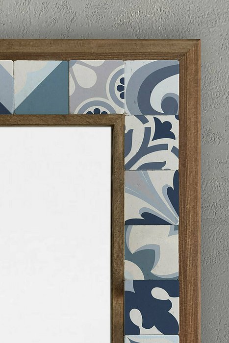Настенное зеркало 43x63 с каменной мозаикой сине-белого цвета - лучшие Настенные зеркала в INMYROOM