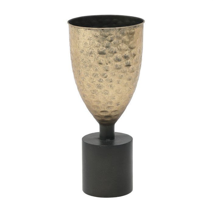 Металлическая ваза золотого цвета на подставке