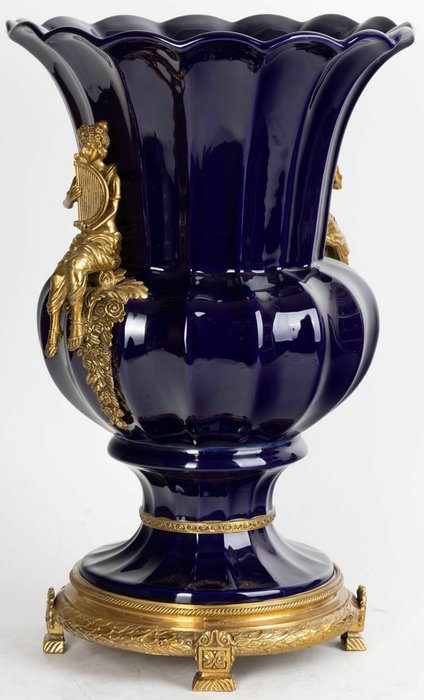 Фарфоровая ваза с девушками темно-синего цвета - купить Вазы  по цене 91560.0