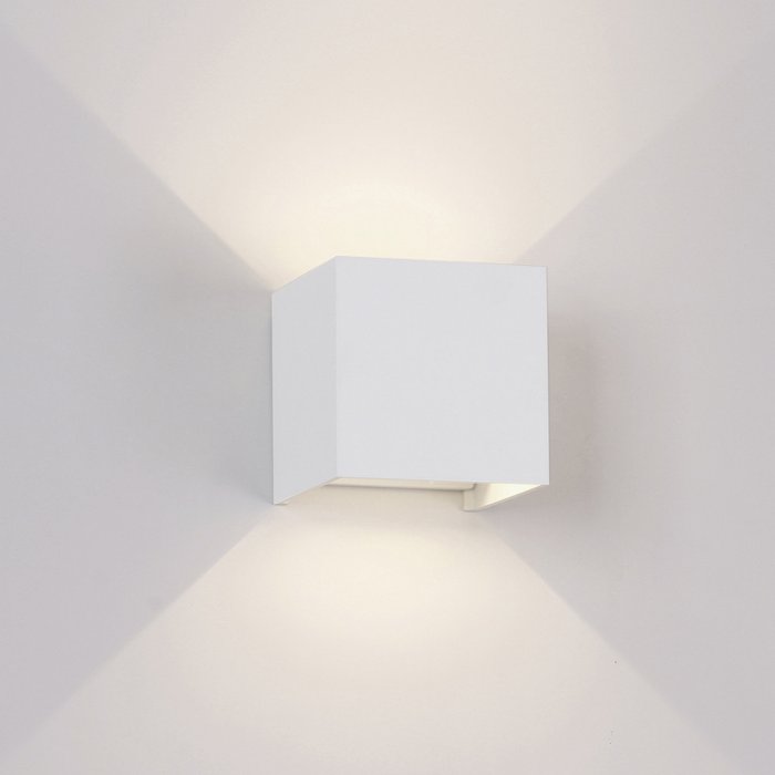 Уличный настенный светильник Davos белого цвета - купить Настенные уличные светильники по цене 12213.0