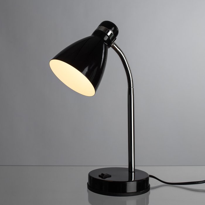 Настольная лампа черного цвета на металлическом основании - купить Рабочие лампы по цене 1610.0