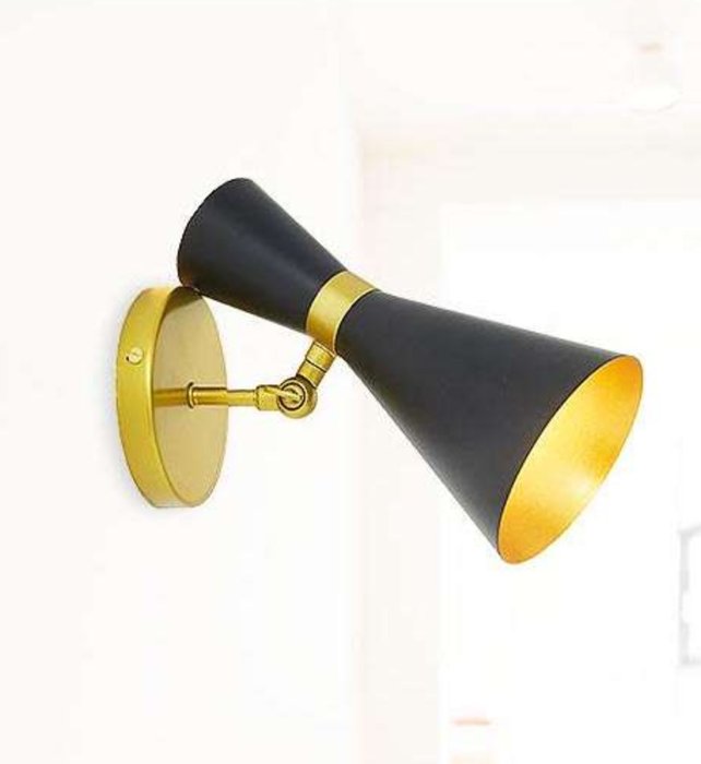 Настенный светильник Polartok с черным плафоном