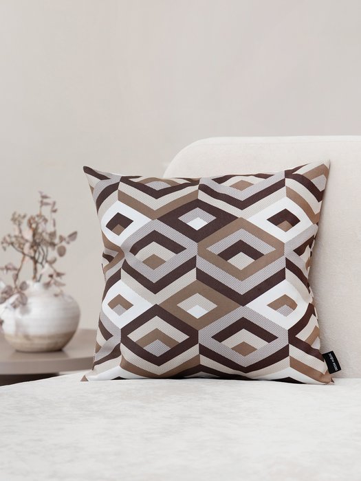 Декоративная подушка Escada chocolate коричневого цвета - лучшие Декоративные подушки в INMYROOM