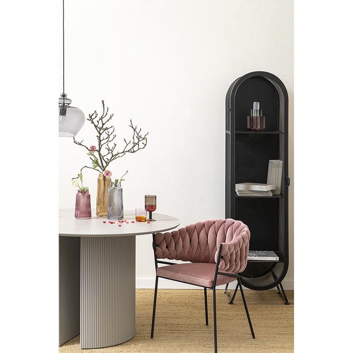 Стул с подлокотниками Llind розового цвета - лучшие Обеденные стулья в INMYROOM